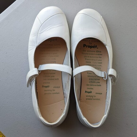 Propet ALL white, leather mary janes with removable insole, Velcro closure - Picture 4 of 8